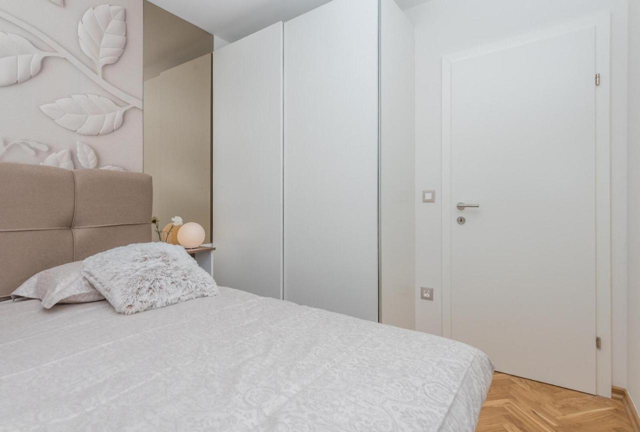 Chic Apartment Zoja Near Beach With Free Parking Makarska Exterior foto