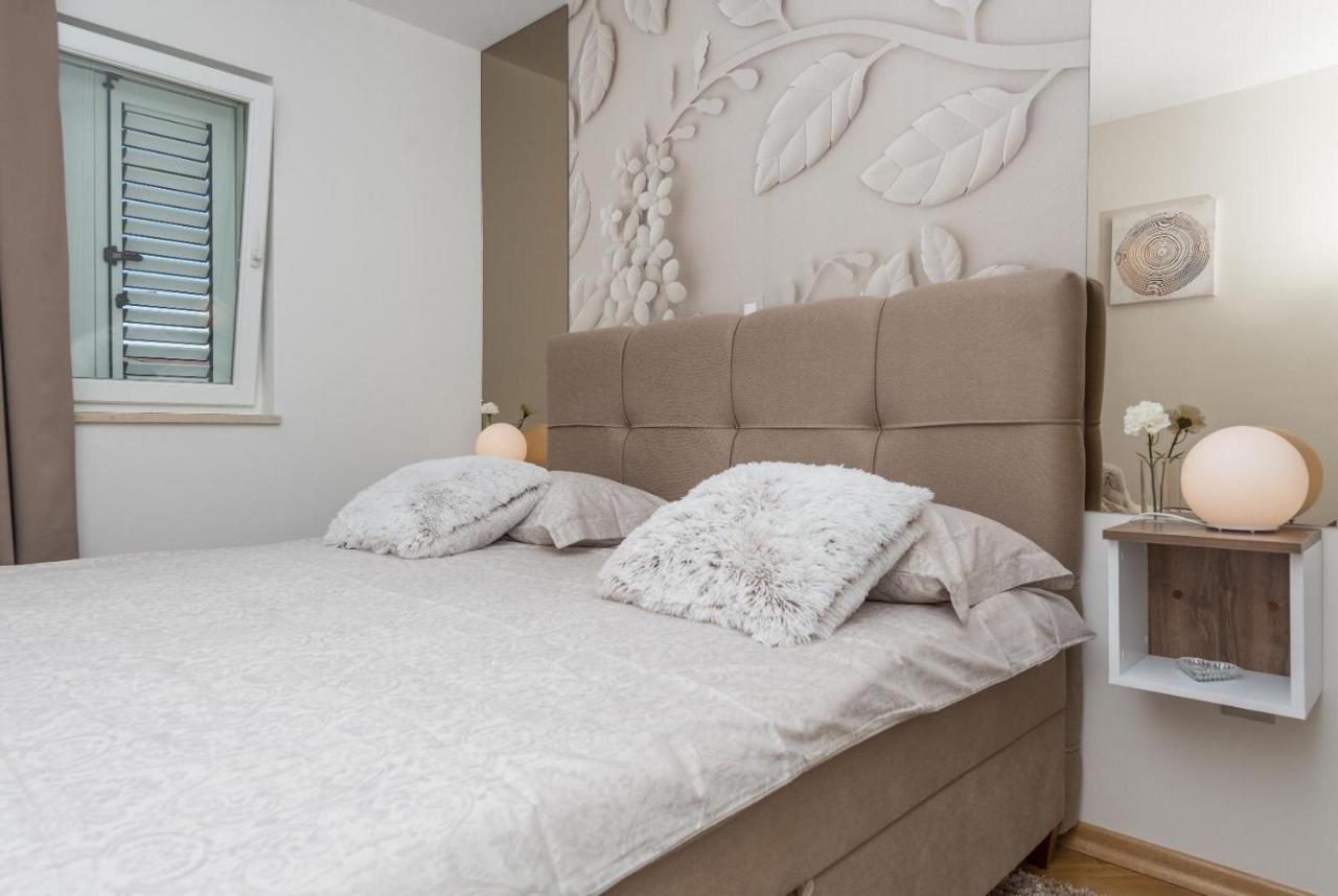 Chic Apartment Zoja Near Beach With Free Parking Makarska Exterior foto