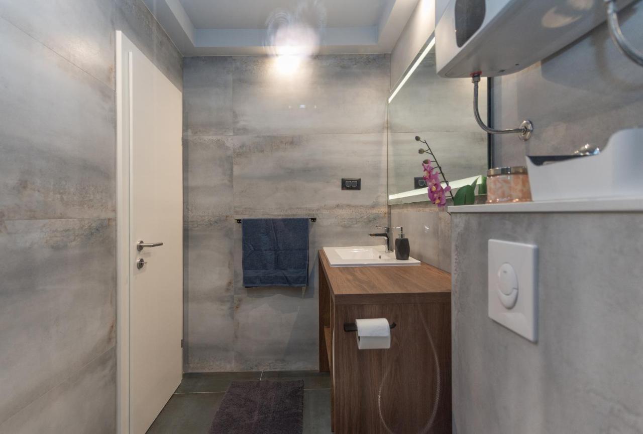 Chic Apartment Zoja Near Beach With Free Parking Makarska Exterior foto